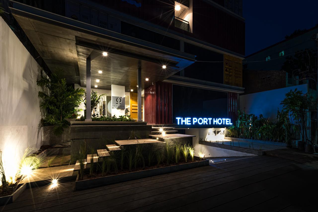 The Port Hotel 비사카파트남 외부 사진