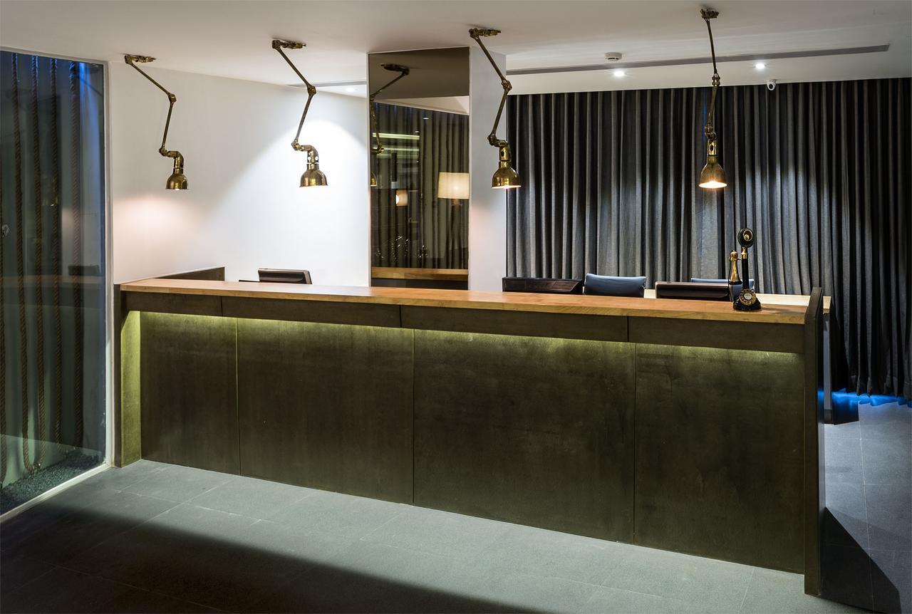 The Port Hotel 비사카파트남 외부 사진