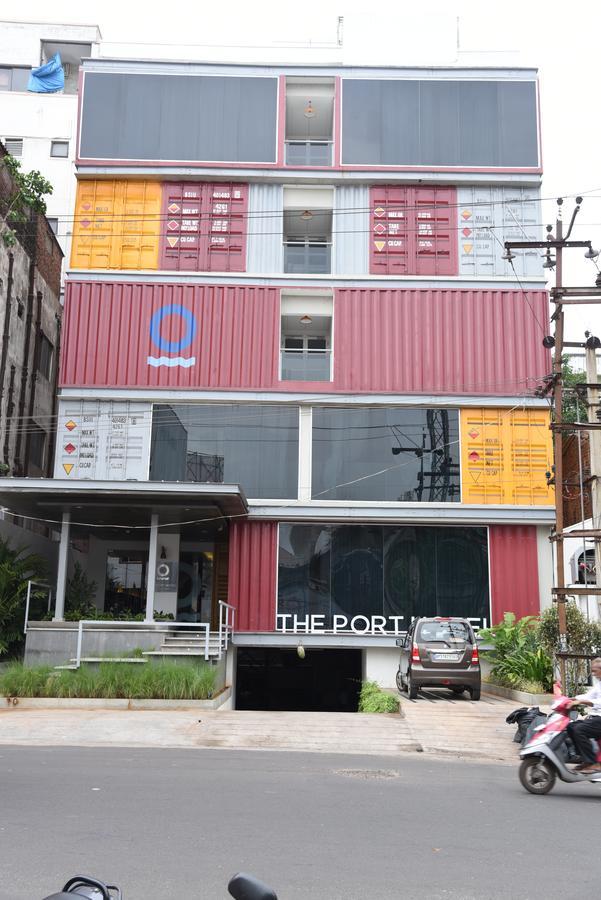 The Port Hotel 비사카파트남 외부 사진